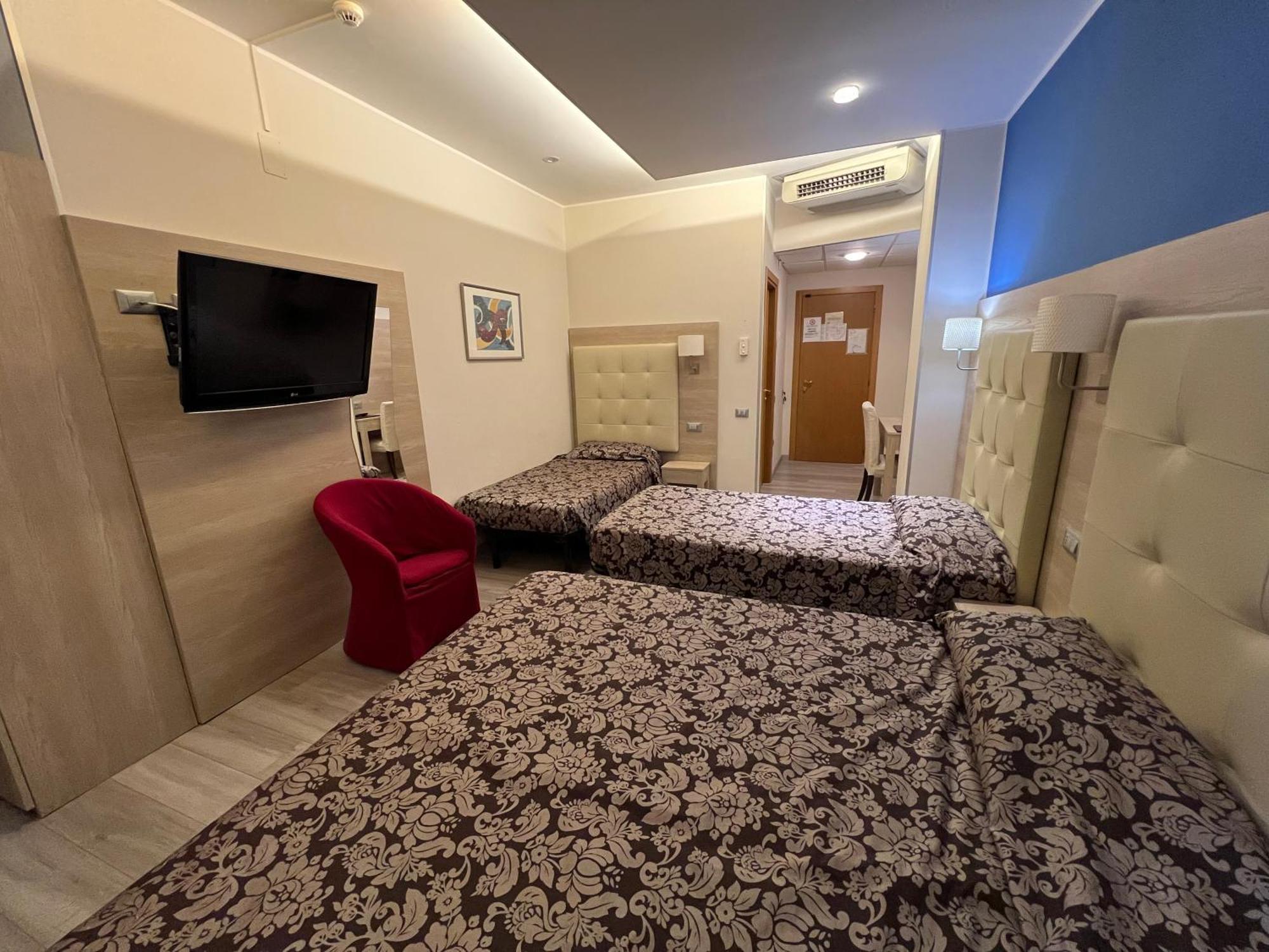 Hotel Baffo Rosso Alba Adriatica Εξωτερικό φωτογραφία