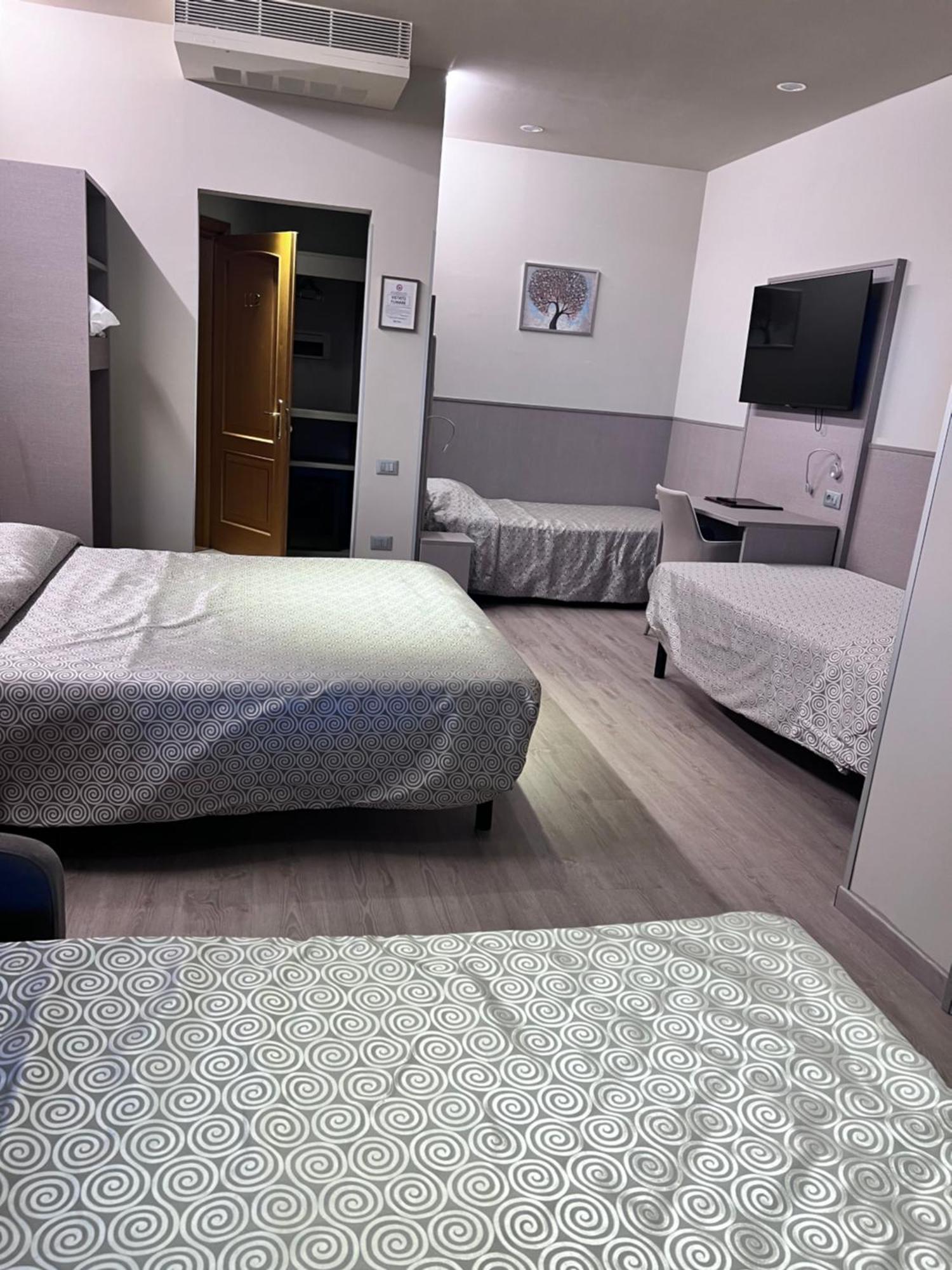 Hotel Baffo Rosso Alba Adriatica Εξωτερικό φωτογραφία