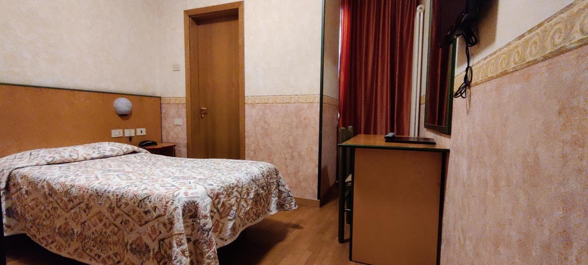 Hotel Baffo Rosso Alba Adriatica Εξωτερικό φωτογραφία