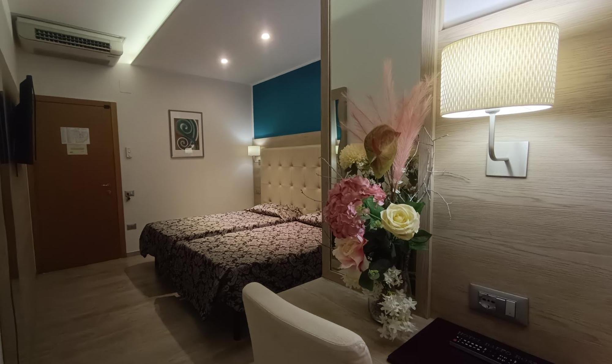 Hotel Baffo Rosso Alba Adriatica Εξωτερικό φωτογραφία