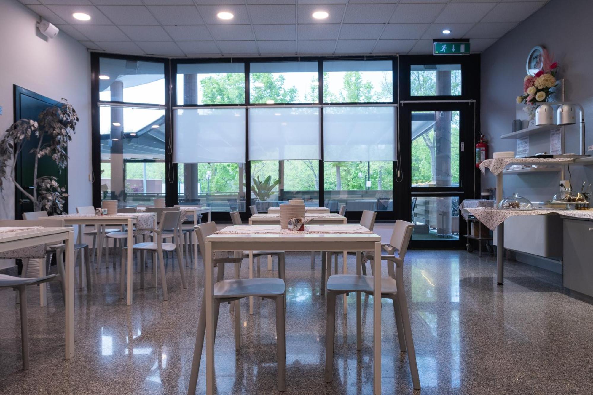 Hotel Baffo Rosso Alba Adriatica Εξωτερικό φωτογραφία