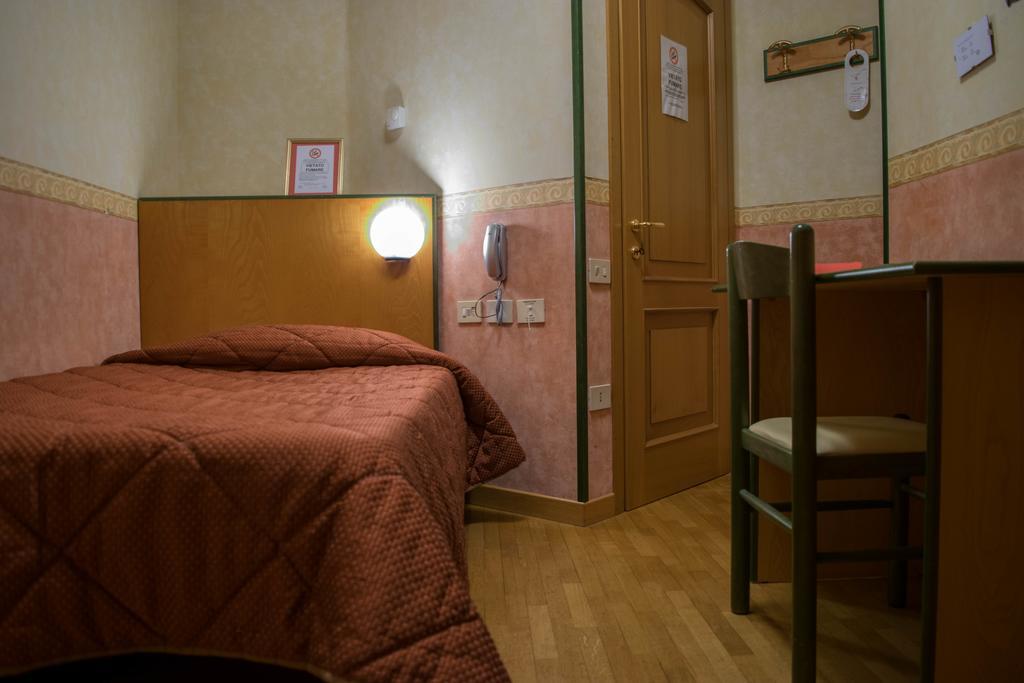 Hotel Baffo Rosso Alba Adriatica Εξωτερικό φωτογραφία