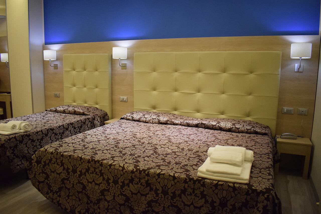 Hotel Baffo Rosso Alba Adriatica Εξωτερικό φωτογραφία